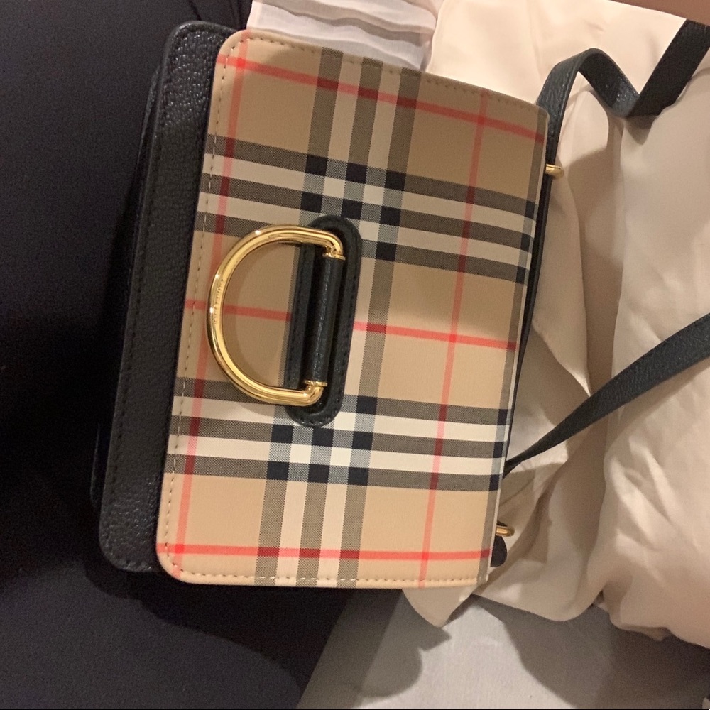 Burberry purse
